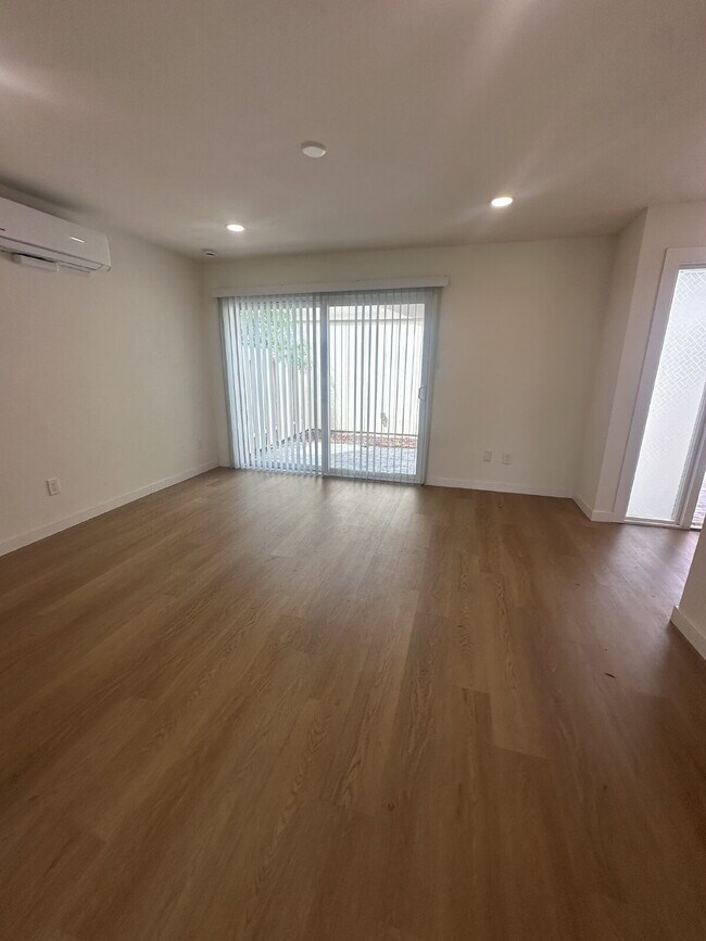 Building Photo - $3,750- 3 Bed / 2.5 Bath Renovated Townhome in Poway