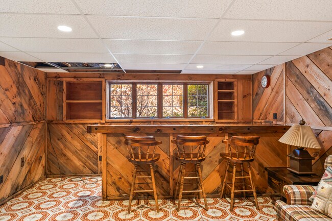 Building Photo - 23 Westview Dr