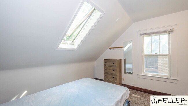 Building Photo - 931 Dewey Ave