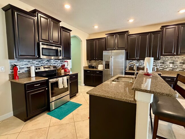 Building Photo - 3,261 SF Fully Furnished 5-Bed Gem | Just Bring Your Suitcase!