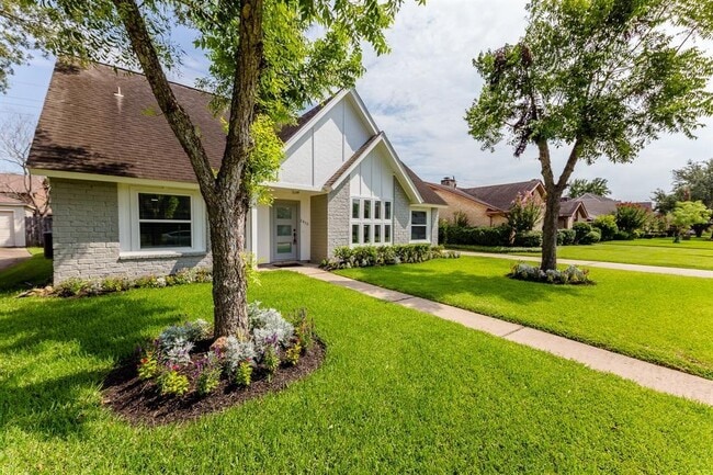 Primary Photo - 2815 Field Line Dr