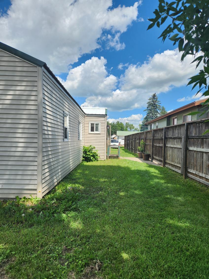Building Photo - 104 4th St NE