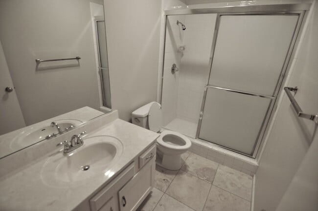 Building Photo - Amazing Hill Country Condo!