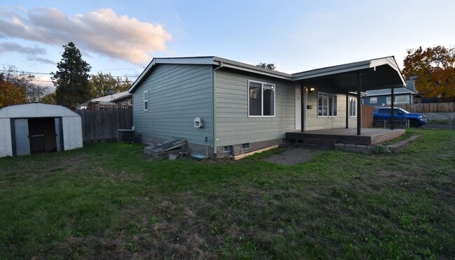 Building Photo - 3 Bedroom House For Rent In The Dalles