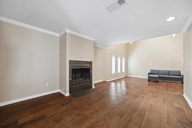 Building Photo - 3302 Chris Dr