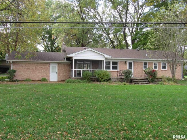 Building Photo - 233 Manor Dr