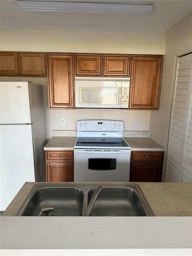 Building Photo - 1253 SW 46th Ave