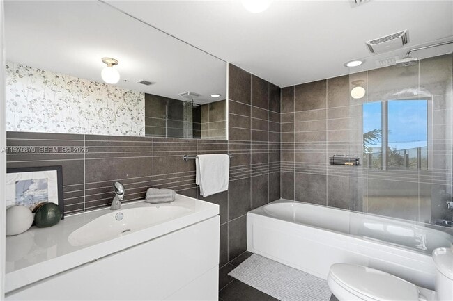 Building Photo - 2155 Washington Ct