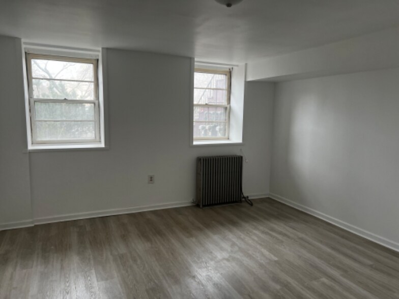 Building Photo - 40 Academy St