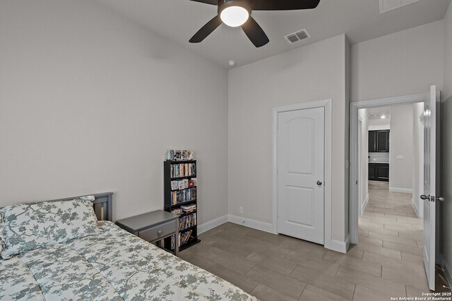 Building Photo - 1318 Taubenfeld