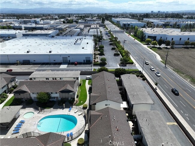 Building Photo - 11115 Slater Ave