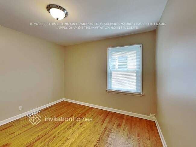 Building Photo - 9219 S 51st Ave