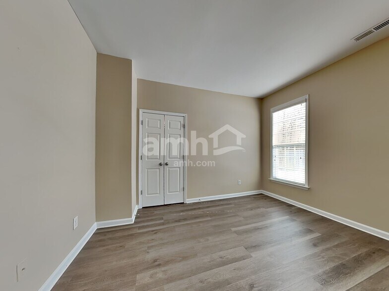 Building Photo - 216 Haywood Ln