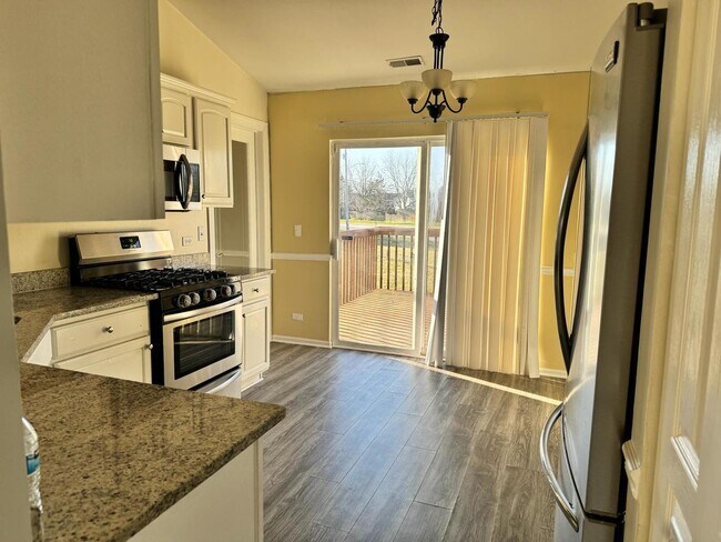 Building Photo - 3292 Bromley Ln