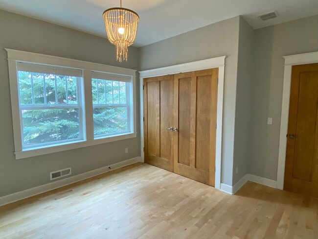 Building Photo - Northwest Crossing Gem! Bonus Office and Family Room