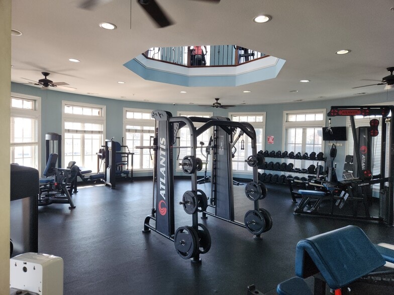 Gym tier 1 - 928 Lighthouse Ln