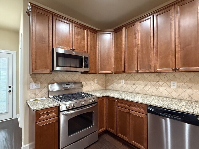 Building Photo - 1012 Scarlet Woods