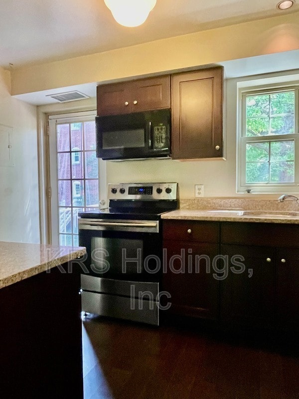Building Photo - 1305 E Abingdon Dr