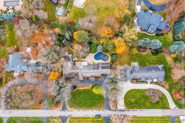 Building Photo - 5760 Snowshoe Cir