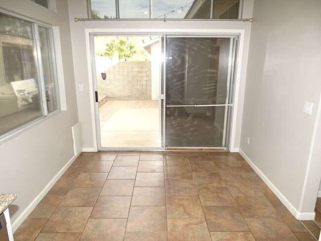 Building Photo - Beautiful One Story 2 Bedroom Townhome Wit...