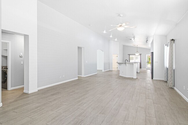 Building Photo - 8111 Desert Cloud Ave