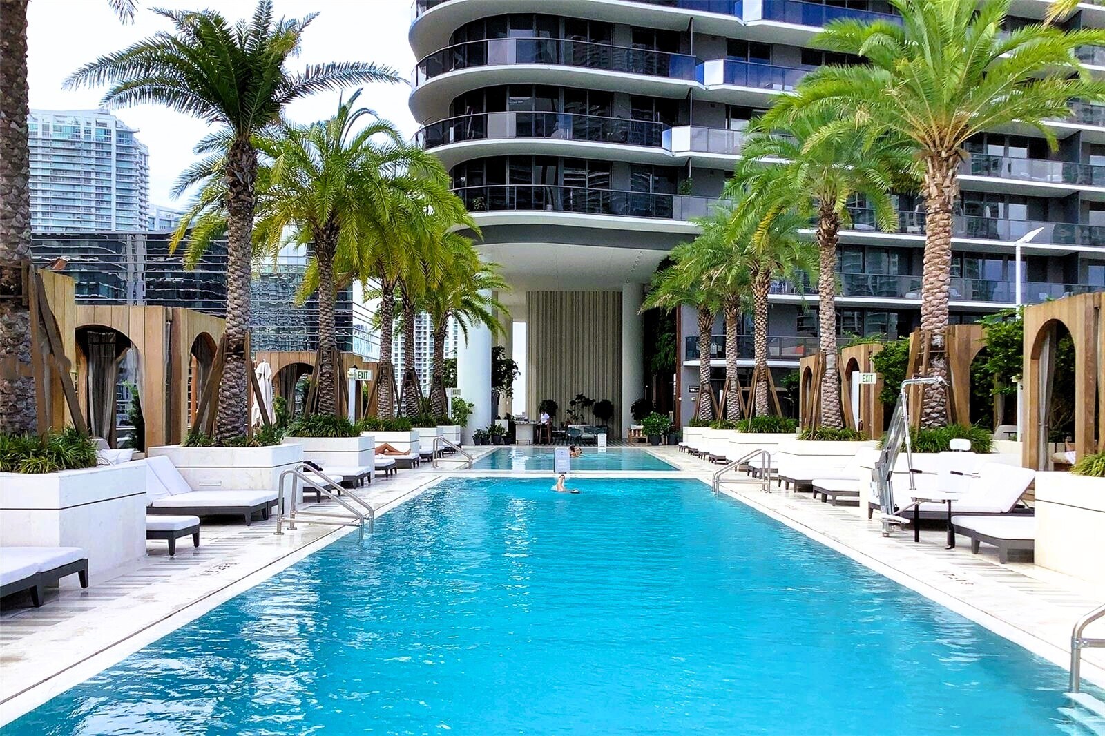 Building Photo - 801 S Miami Ave