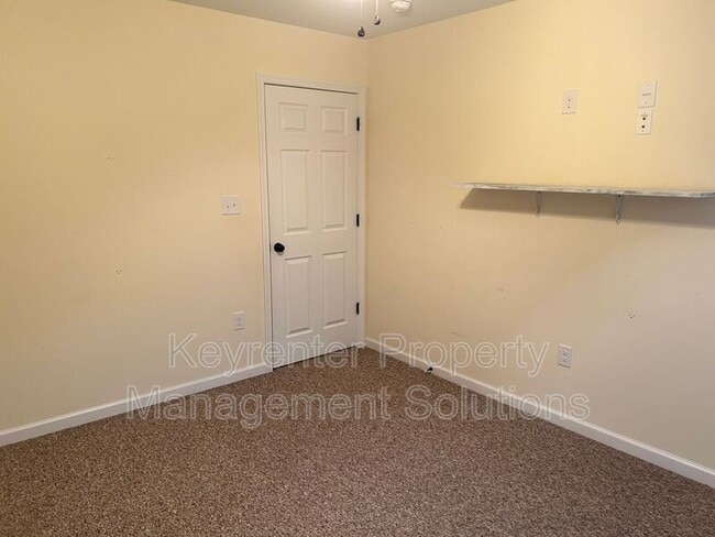 Building Photo - 107 Oakstone Run