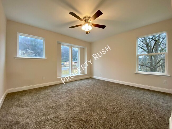 Building Photo - 144 Signal Hills Dr