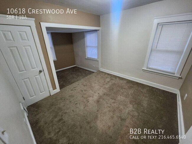 Building Photo - 10618 Crestwood Ave