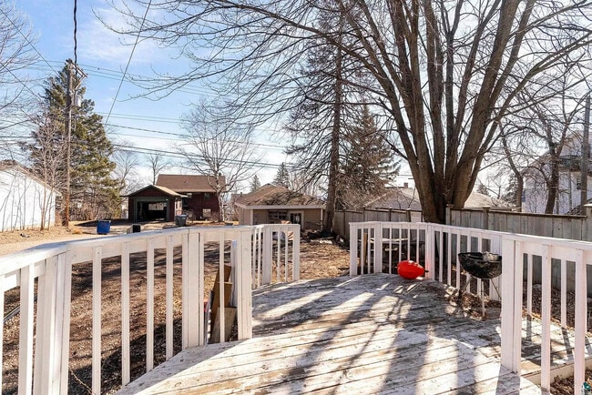 Building Photo - 2114 E 4th St