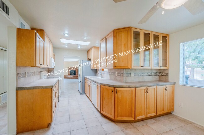 Building Photo - 5084 N Camino Del Lazo