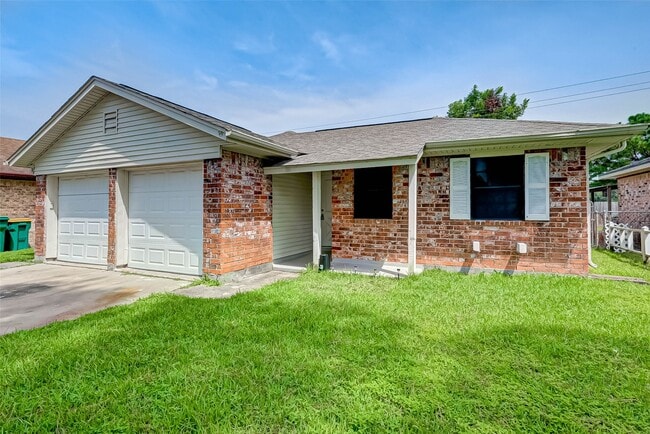 Building Photo - 4739 Parkland St