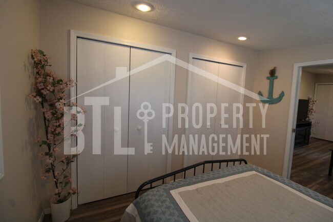 Building Photo - Fully Furnished Cape Fair Home Near Table Rock Lake