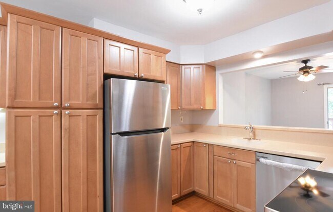 Building Photo - 13326 Waterside Cir