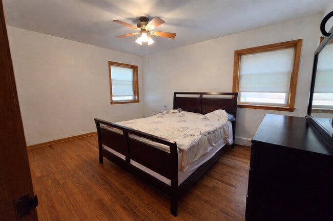 Building Photo - 7126 W Jarvis Ave