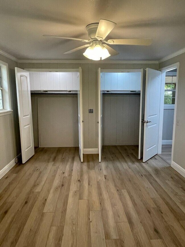 Building Photo - 133 3rd St