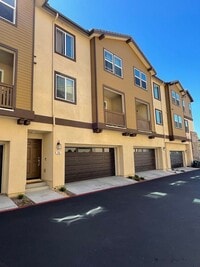 Building Photo - 2 Bed Townhouse in San Marcos