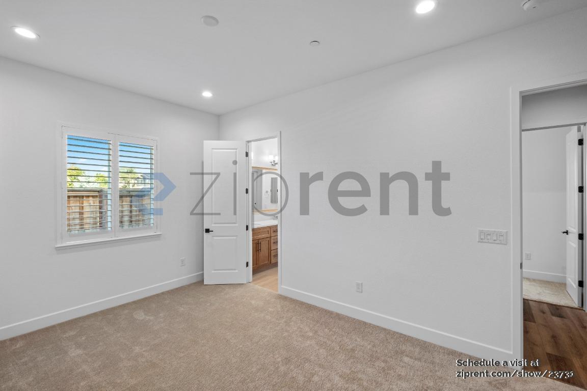 Building Photo - Unit
