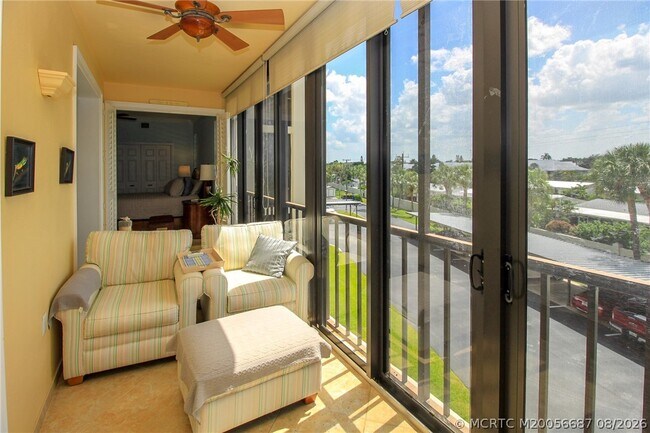 Building Photo - 150 SE Four Winds Dr