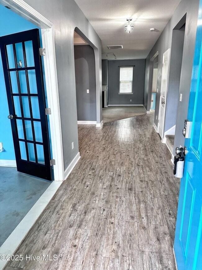 Building Photo - 109 Pennington St