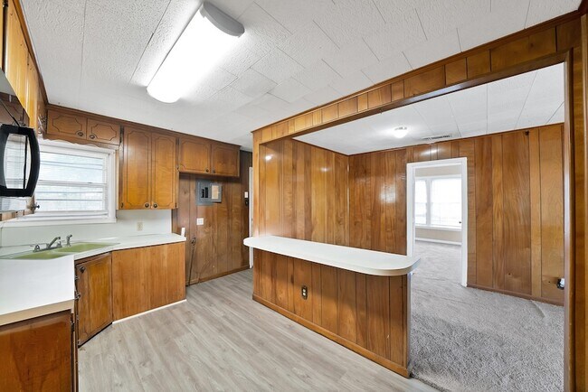 Building Photo - 2309 8th Ave