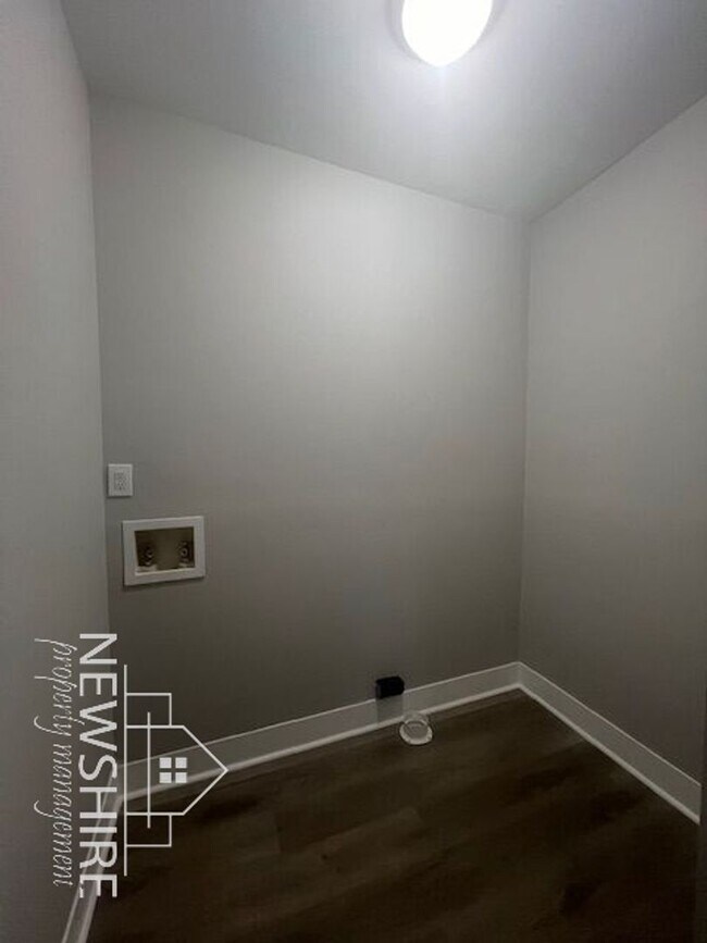 Building Photo - 318 Alexander Ave