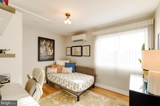 Building Photo - 1514 Newton St NW