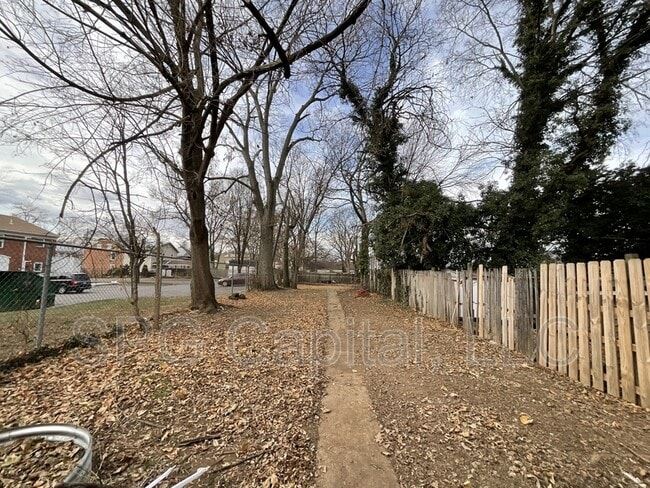 Building Photo - 218 N Pitt St