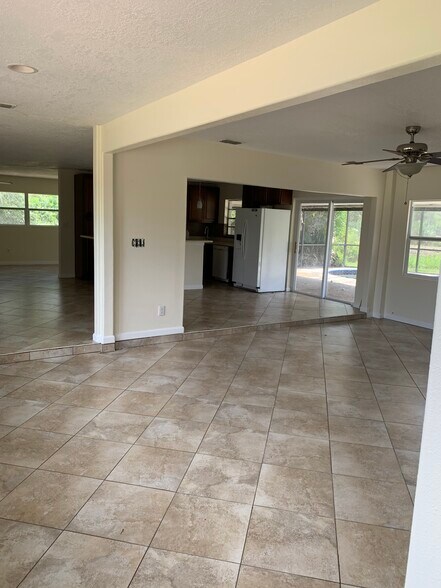 Building Photo - 731 Apollo Cir NE