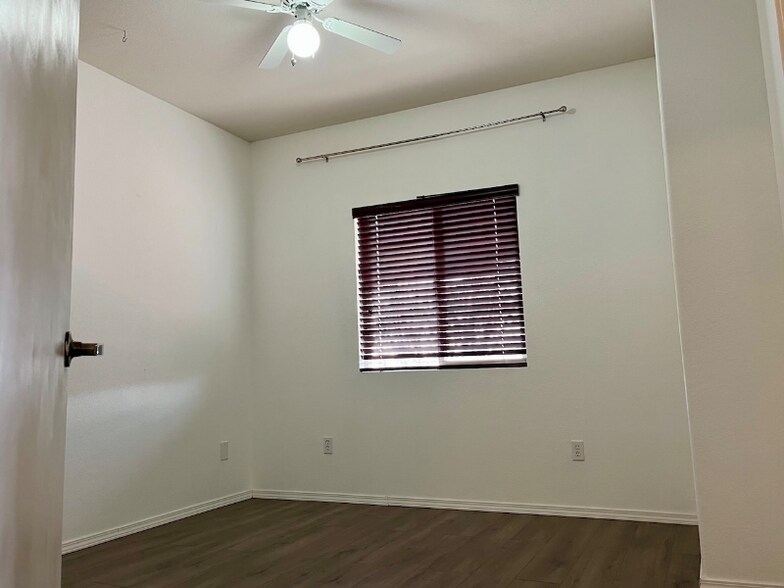 Building Photo - 6800 Vista Del Norte Dr NE