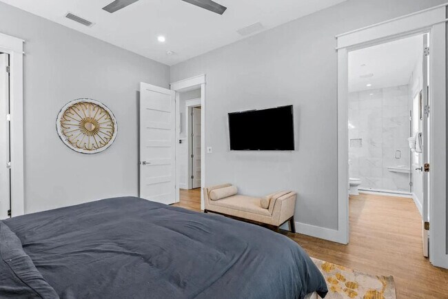 Building Photo - 14324 Front Beach Rd