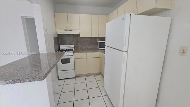 Building Photo - 1230 W 54th St