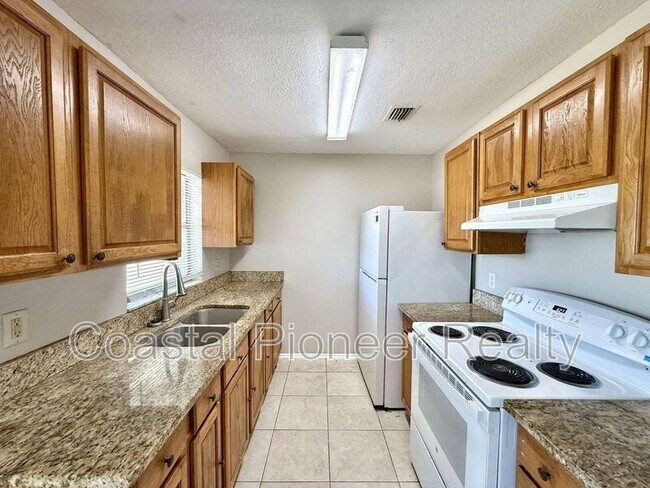 Building Photo - 1242 Coolmont Dr