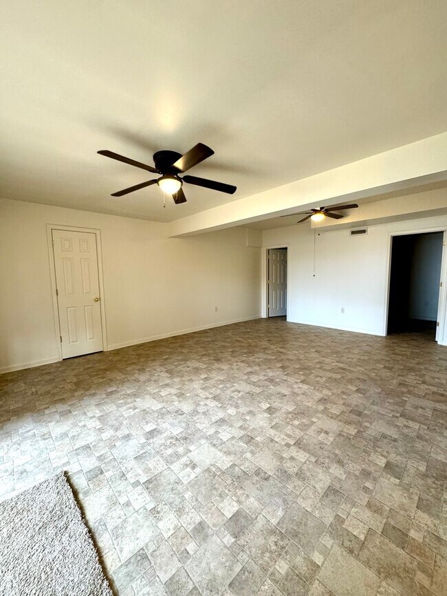 Building Photo - Townhouse for Rent